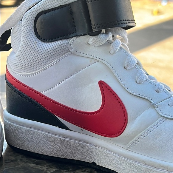 Nike Court Borough

Mid 2 Older Kids'... sz 6Y - Picture 10 of 10